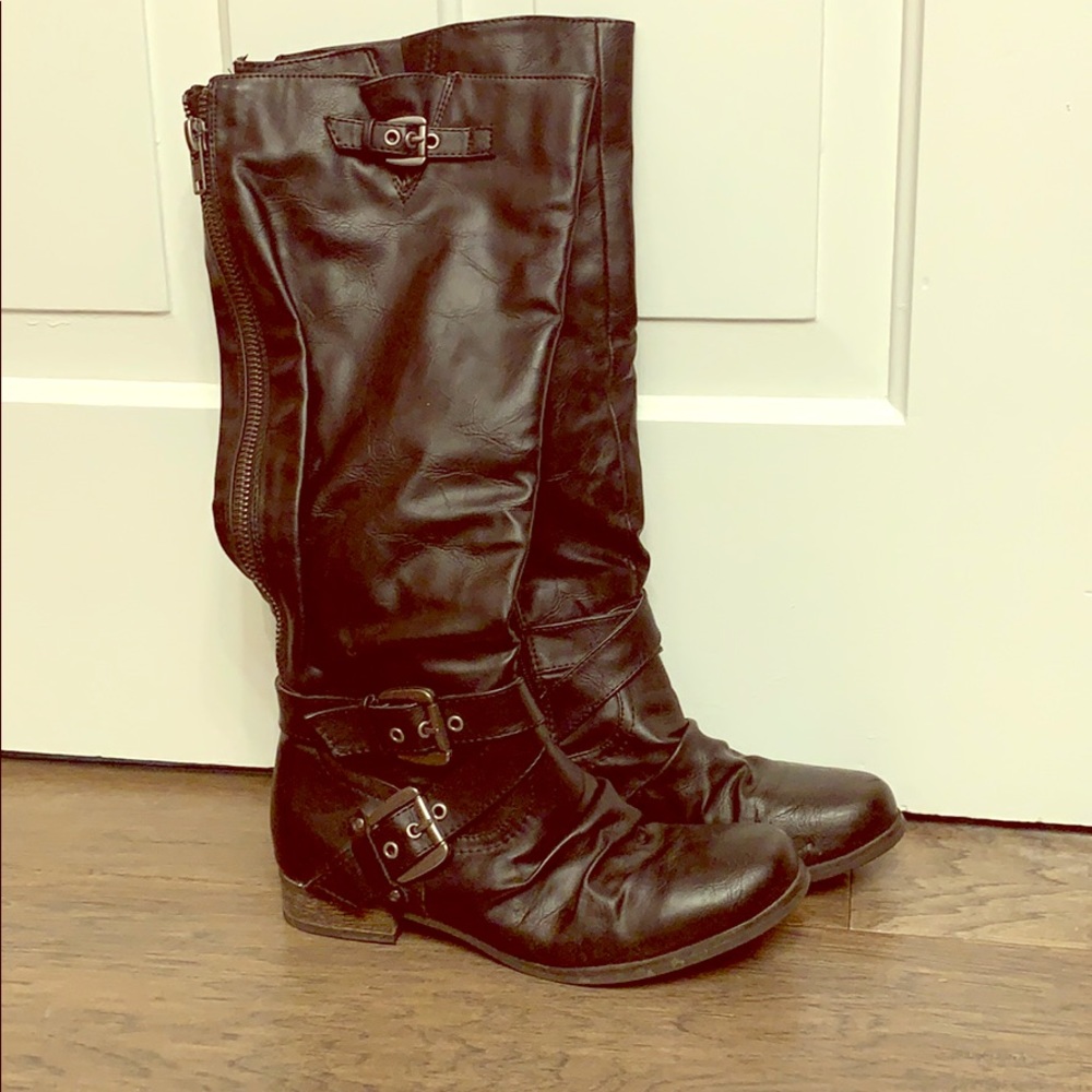 Carlos Santana black boot